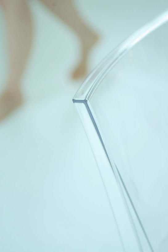 东方人,一个人,家,走,竖图,俯视,室内,白天,亚洲,仅一个年轻女性,仅一个女性,仅一个人,服装,朦胧,模糊,瓷砖,地砖,房屋,屋子,地面,注视,休闲装,黄种人,光脚,楼房,住宅,衣服,观察,看,休闲,赤脚,休闲服,服饰,观看,察看,关注,年轻女性,女人,女性,亚洲人,步行,散步,走路,半身,彩图,高角度拍摄,房子