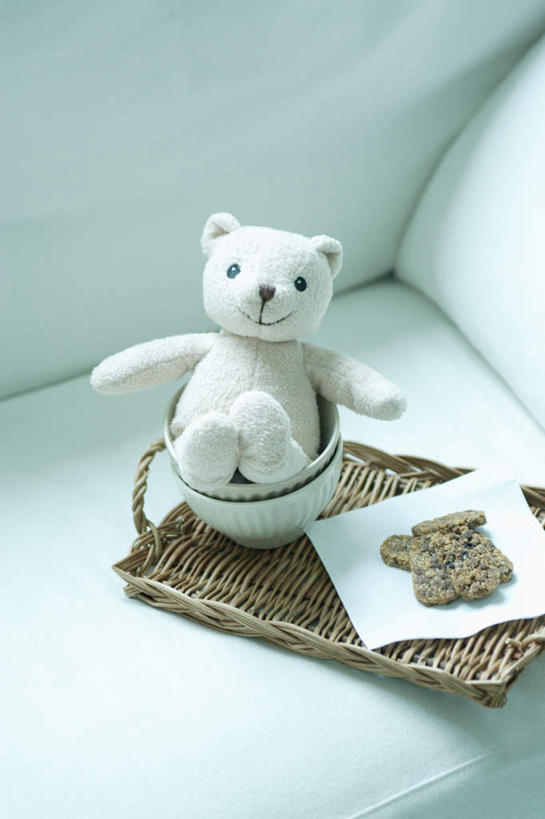 点心,无人,家,竖图,俯视,室内,特写,白天,游戏,家具,沙发,卧室,装修,建筑,熊,杯子,餐具,玩具,装饰,瓷器,碟子,盘,玩偶,房屋,屋子,食品,咖啡杯,泰迪熊,陶瓷制品,玩,娱乐,建设,装潢,楼房,住宅,食物,一个,盘子,玩具熊,碟,室内装潢,饼干,零食,休闲,益智,毛绒玩具,单个,明亮,安慰,舒适,家居装潢,发泄,消遣,瓷杯,房屋设计,室内设计,宽敞,样板房装潢,宣泄,罗斯福熊,设计,玩耍,嬉戏,彩图,高角度拍摄,房子,睡房,卧房,皮沙发