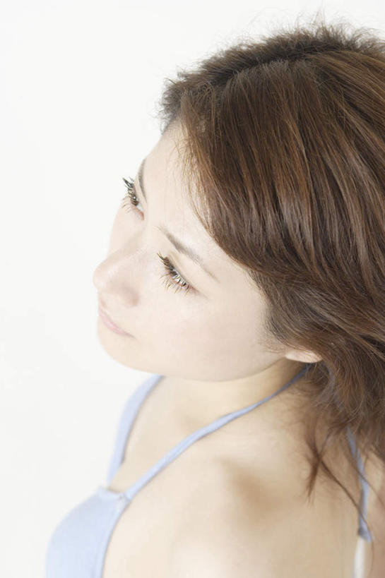 东方人,一个人,站,笑,微笑,竖图,俯视,室内,白天,白色背景,泳装,比基尼,亚洲,仅一个年轻女性,仅一个女性,仅一个人,内衣,服装,注视,休闲装,黄种人,衣服,观察,看,站着,休闲,休闲服,摄影,服饰,影棚,观看,察看,关注,年轻女性,女人,女性,亚洲人,半身,彩图,高角度拍摄,影棚拍摄,三点式,泳衣,拍摄