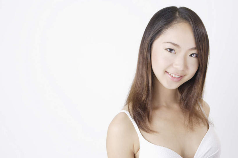 东方人,一个人,站,笑,微笑,露齿笑,横图,室内,白天,白色背景,正面,亚洲,仅一个年轻女性,仅一个女性,仅一个人,内衣,服装,注视,休闲装,黄种人,衣服,观察,看,站着,休闲,休闲服,摄影,服饰,影棚,观看,察看,关注,年轻女性,女人,女性,亚洲人,半身,彩图,影棚拍摄,拍摄