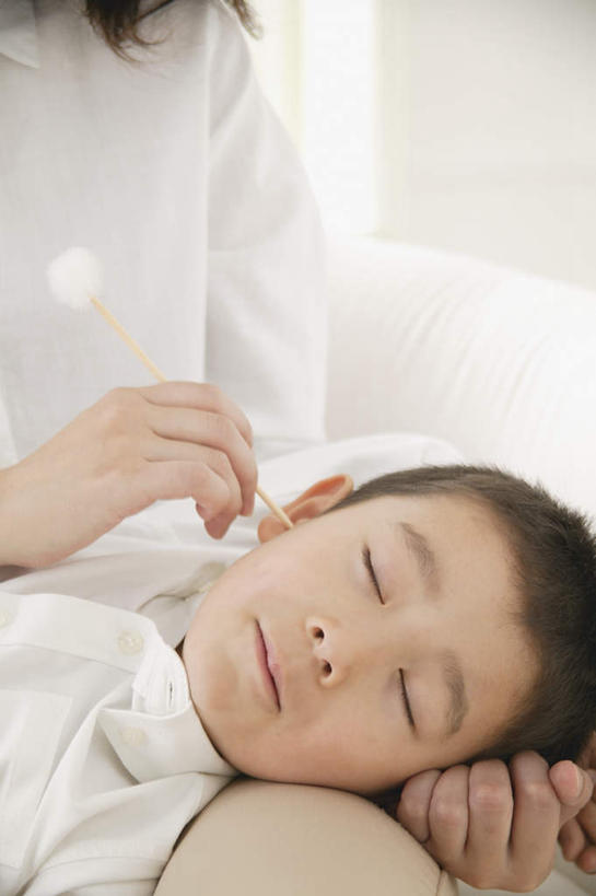 东方人,儿童,两个人,家庭,母亲,儿子,客厅,坐,躺,闭眼,睡,竖图,俯视,室内,白天,纯洁,植物,窗户,亚洲,服装,注视,休闲装,黄种人,玻璃窗,树,树木,小孩,衣服,绿色,自然,观察,看,休闲,温暖,温馨,母子,一家人,休闲服,可爱,母爱,童年,童趣,服饰,生长,成长,观看,和睦,察看,起居室,关注,童真,烂漫,无邪,天真,男孩,年轻女性,女人,女性,亚洲人,孩子,年轻人,闭眼睛,闭着眼,闭着眼睛,困,困觉,寝息,睡觉,躺着,坐着,半身,彩图,高角度拍摄,融洽,男生