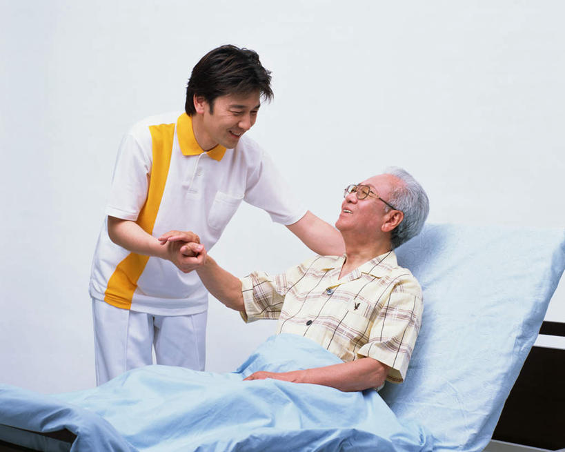 东方人,两个人,病人,医院,站,握手,横图,室内,白天,正面,床,亚洲,服装,床单,注视,休闲装,黄种人,被子,相视,衣服,观察,看,站着,休闲,面对面,休闲服,服饰,单人床,观看,对视,察看,被单,关注,相对,医疗机构,相看,老年男性,男人,男性,年轻男性,亚洲人,患者,就医者,搀手,拉手,手拉手,手握手,站立,半身,彩图,病院,诊所
