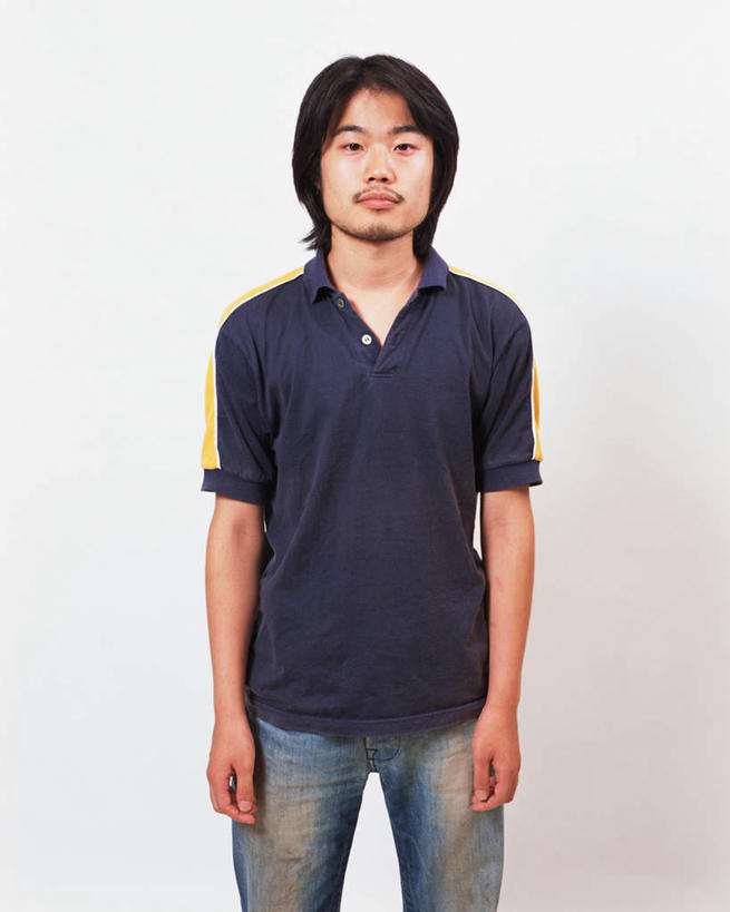 东方人,一个人,站,笑,微笑,竖图,室内,白天,白色背景,正面,亚洲,仅一个男性,仅一个人,服装,注视,休闲装,黄种人,仅一个年轻男性,衣服,观察,看,站着,休闲,休闲服,摄影,服饰,影棚,观看,察看,关注,男人,男性,年轻男性,亚洲人,彩图,全身,影棚拍摄,拍摄