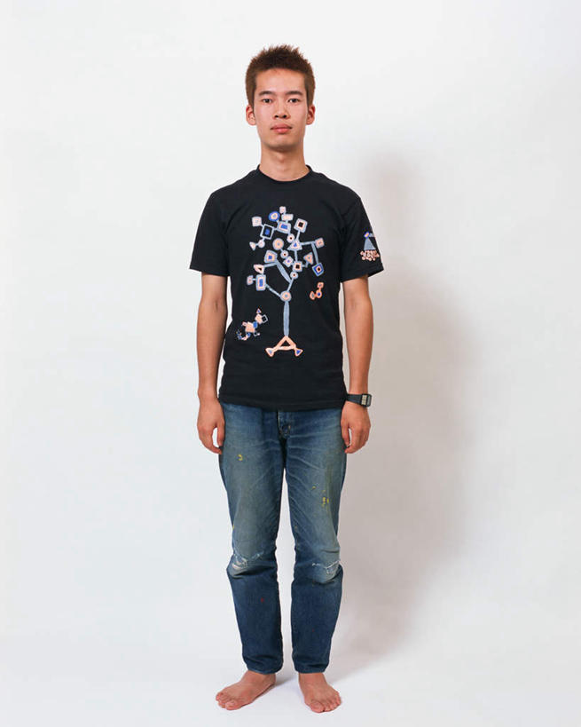 东方人,一个人,站,笑,微笑,竖图,室内,白天,白色背景,正面,亚洲,仅一个男性,仅一个人,服装,注视,休闲装,黄种人,仅一个年轻男性,衣服,观察,看,站着,休闲,休闲服,摄影,服饰,影棚,观看,察看,关注,男人,男性,年轻男性,亚洲人,彩图,全身,影棚拍摄,拍摄