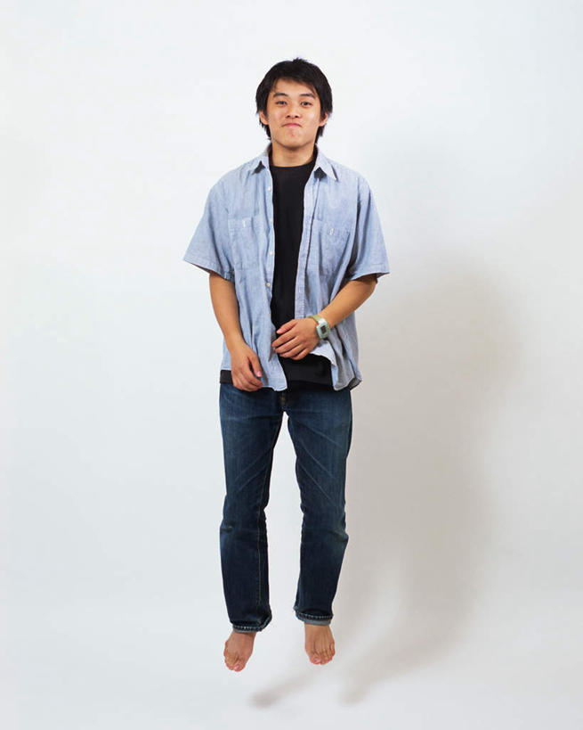 东方人,一个人,站,笑,微笑,竖图,室内,白天,白色背景,正面,亚洲,仅一个男性,仅一个人,服装,注视,休闲装,黄种人,仅一个年轻男性,衣服,观察,看,站着,休闲,休闲服,摄影,服饰,影棚,观看,察看,关注,男人,男性,年轻男性,亚洲人,彩图,全身,影棚拍摄,拍摄