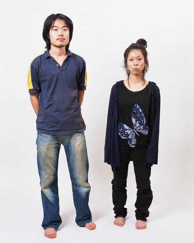 东方人,两个人,夫妻,站,笑,微笑,竖图,室内,白天,白色背景,正面,爱情,亚洲,服装,浪漫,注视,休闲装,黄种人,衣服,观察,看,站着,休闲,休闲服,恩爱,恋人,摄影,服饰,影棚,观看,察看,关注,背手,男人,男性,年轻男性,年轻女性,女人,女性,亚洲人,情侣,站立,彩图,全身,影棚拍摄,拍摄,伴侣