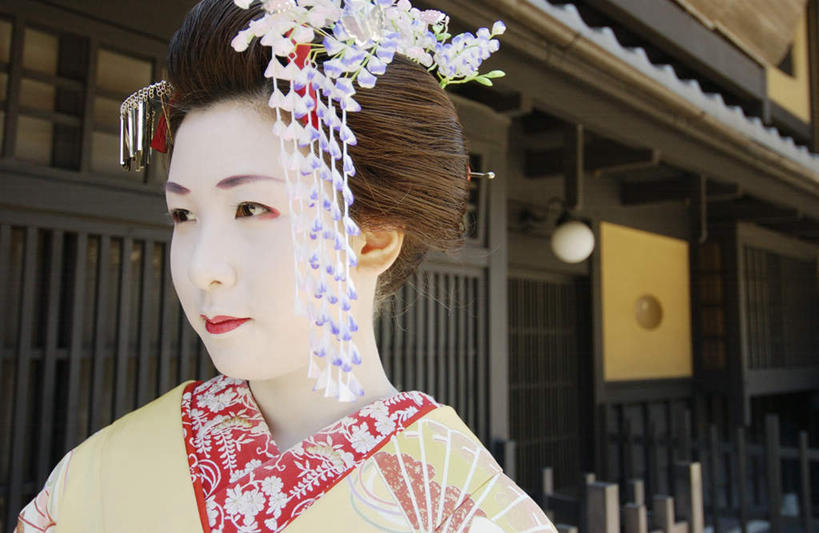 东方人,一个人,站,笑,微笑,横图,室内,白天,正面,民族服装,亚洲,仅一个年轻女性,仅一个女性,仅一个人,和服,装饰,头饰,注视,黄种人,观察,看,站着,服饰,观看,华丽,修饰,点缀,察看,关注,发髻,艺妓,吴服,唐草,唐花,唐锦,衬托,美观,雅致,雅观,年轻女性,女人,女性,亚洲人,站立,半身,彩图,传统服装,民俗服