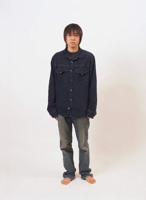 东方人,一个人,站,笑,微笑,竖图,室内,白天,白色背景,正面,亚洲,仅一个男性,仅一个人,服装,注视,休闲装,黄种人,仅一个年轻男性,衣服,观察,看,站着,休闲,休闲服,摄影,服饰,影棚,观看,察看,关注,男人,男性,年轻男性,亚洲人,彩图,全身,影棚拍摄,拍摄