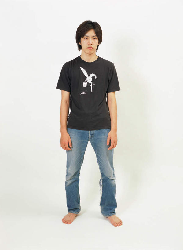 东方人,一个人,站,笑,微笑,竖图,室内,白天,白色背景,正面,亚洲,仅一个男性,仅一个人,服装,注视,休闲装,黄种人,仅一个年轻男性,衣服,观察,看,站着,休闲,休闲服,摄影,服饰,影棚,观看,察看,关注,男人,男性,年轻男性,亚洲人,彩图,全身,影棚拍摄,拍摄