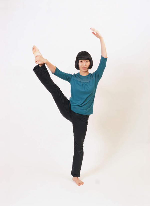 东方人,一个人,跳舞者,站,竖图,室内,白天,白色背景,正面,跳舞,亚洲,仅一个年轻女性,仅一个女性,仅一个人,服装,注视,休闲装,黄种人,衣服,观察,看,站着,休闲,休闲服,摄影,服饰,影棚,观看,察看,关注,舞姿,年轻女性,女人,女性,亚洲人,舞蹈家,舞蹈演员,舞者,站立,彩图,全身,影棚拍摄,拍摄,舞蹈