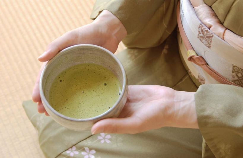 东方人,一个人,坐,横图,俯视,室内,白天,民族服装,幸福,茶,亚洲,仅一个年轻女性,仅一个女性,仅一个人,和服,服装,陶瓷,茶叶,陶瓷制品,榻榻米,拿,拿着,注视,休闲装,黄种人,娱乐,衣服,容器,碗,观察,看,享受,休闲,温馨,休闲服,放松,乐趣,服饰,观看,储藏,察看,提神,舒适,储存,关注,醒脑,吴服,唐草,唐花,唐锦,年轻女性,女人,女性,亚洲人,坐着,半身,彩图,高角度拍摄,传统服装,民俗服,贮存