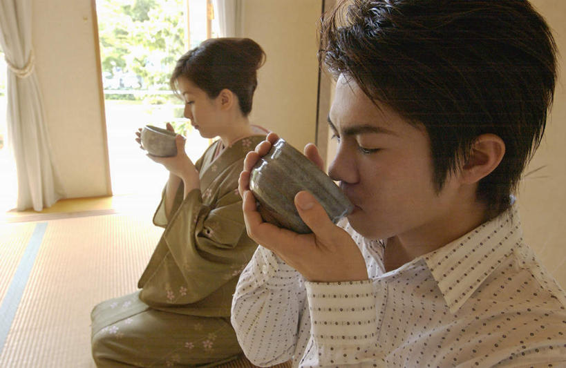 东方人,两个人,夫妻,坐,横图,室内,白天,侧面,民族服装,爱情,幸福,植物,茶,杯子,亚洲,和服,服装,茶叶,榻榻米,浪漫,拿,拿着,注视,休闲装,黄种人,娱乐,树,树木,衣服,绿色,自然,水杯,观察,看,享受,休闲,温馨,休闲服,恩爱,放松,乐趣,恋人,服饰,生长,成长,观看,察看,提神,舒适,关注,醒脑,吴服,唐草,唐花,唐锦,男人,男性,年轻男性,年轻女性,女人,女性,亚洲人,情侣,茶杯,坐着,半身,彩图,传统服装,民俗服,伴侣