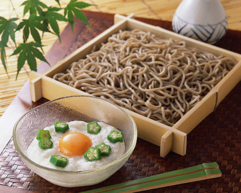 面食,面条,无人,横图,俯视,室内,特写,白天,烹饪,餐桌,筷子,桌子,蔬菜,餐具,玻璃,阴影,新鲜,光线,木制,布料,影子,山药,蛋,鸡蛋,面,日本料理,料理,食品,布纹,文化,传统,菜肴,美食,玻璃制品,盒子,桌布,食物,餐巾,木制品,容器,台布,碗,日式料理,日式,佳肴,有机食品,绿色食品,餐台,储藏,礼节,储存,礼仪,薯蓣,怀山药,淮山药,玉延,山薯,卵,进餐用具,彩图,高角度拍摄,贮存