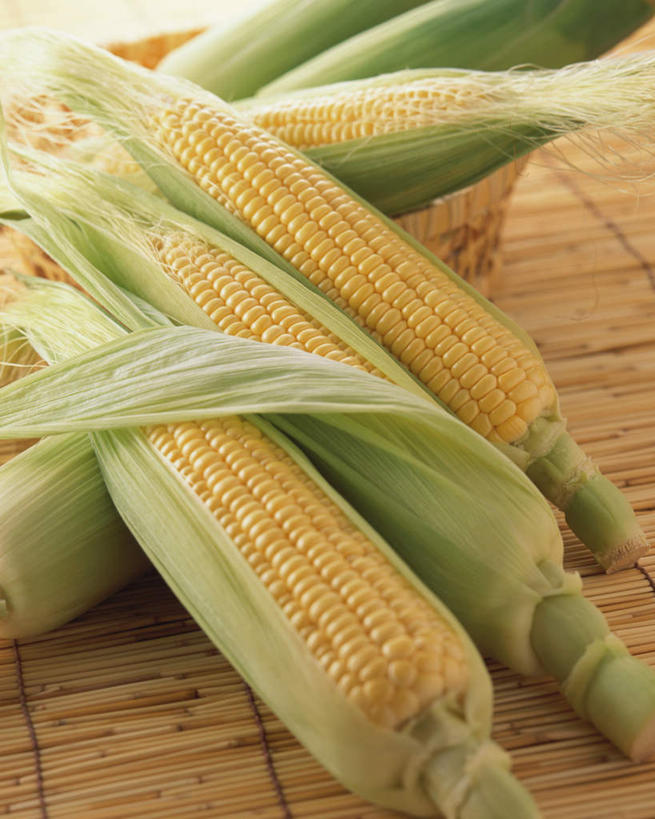 无人,竖图,俯视,室内,特写,白天,玉米,餐桌,桌子,蔬菜,一排,许多,新鲜,整齐,棒子,玉蜀黍,食品,很多,食物,排列,有机食品,绿色食品,餐台,苞米,队列,苞芦,苞谷,包谷,大蜀黍,番麦,薏米包,玉高粱,玉麦,珍珠米,彩图,高角度拍摄