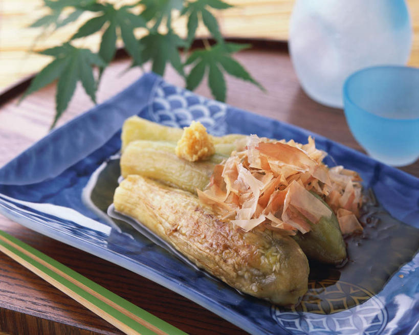 无人,横图,俯视,室内,特写,白天,烹饪,餐桌,桌子,茄子,蔬菜,许多,阴影,新鲜,光线,影子,陶瓷,日本料理,料理,食品,陶瓷制品,很多,菜肴,美食,食物,容器,碗,日式料理,日式,佳肴,有机食品,绿色食品,餐台,储藏,储存,落苏,酪酥,昆仑瓜,矮瓜,彩图,高角度拍摄,贮存