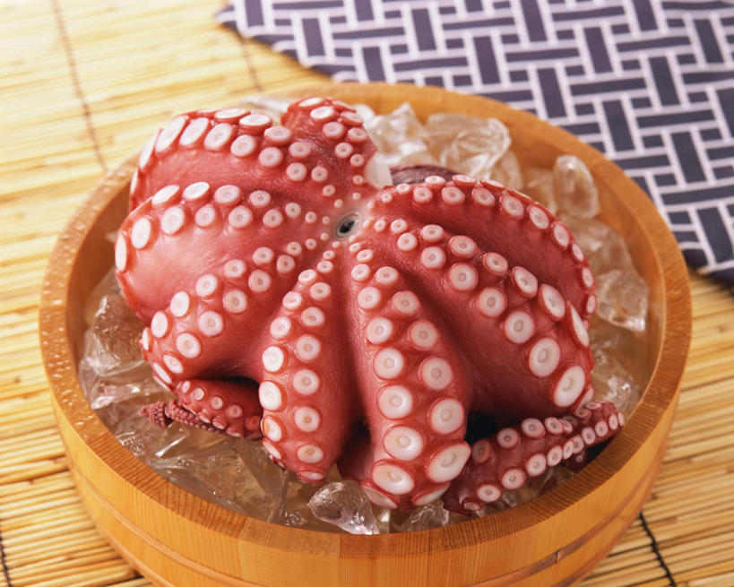 海鲜,蒸笼,无人,横图,俯视,室内,特写,白天,烹饪,餐桌,桌子,章鱼,厨具,阴影,竹制,光线,影子,冰,日本料理,冰块,料理,食品,冷冻,水产,菜肴,美食,海洋生物,食物,日式料理,日式,寒冷,佳肴,冷藏,餐台,石吸,死牛,望潮,坐蛸,冰冷,竹制品,水生动物,海产品,笼屉,水生物,海底动物,烹饪用具,保鲜,烹调用具,石居,八爪鱼,烹调,彩图,高角度拍摄