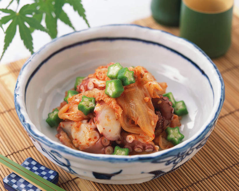 海鲜,泡菜,无人,横图,俯视,室内,特写,白天,烹饪,餐桌,桌子,章鱼,蔬菜,阴影,新鲜,光线,影子,陶瓷,日本料理,料理,食品,陶瓷制品,水产,菜肴,美食,海洋生物,食物,容器,碗,日式料理,日式,佳肴,有机食品,绿色食品,餐台,储藏,石吸,死牛,望潮,坐蛸,储存,水生动物,海产品,水生物,海底动物,石居,八爪鱼,彩图,高角度拍摄,贮存