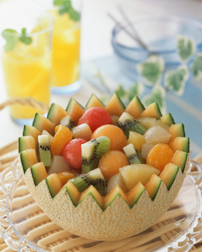 果汁,无人,竖图,俯视,室内,特写,白天,餐桌,桌子,猕猴桃,杯子,水果,许多,阴影,新鲜,光线,影子,哈密瓜,生食,沙拉,食品,果实,甜瓜,饮品,很多,色拉,沙律,水果沙拉,玻璃制品,食物,饮料,水杯,有机食品,绿色食品,餐台,色拉酱,可口,千岛酱,网纹瓜,甘瓜,适口,玻璃杯,奇异果,猕猴梨,彩图,高角度拍摄