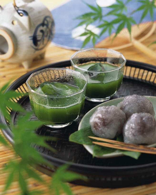 点心,无人,竖图,俯视,室内,特写,白天,幸福,餐桌,茶,筷子,桌子,杯子,餐具,阴影,光线,碟子,盘,影子,茶叶,食品,甜点,甜品,文化,娱乐,传统,食物,糕点,盘子,水杯,碟,甜食,享受,休闲,温馨,放松,乐趣,餐台,礼节,提神,舒适,醒脑,礼仪,茶杯,进餐用具,彩图,高角度拍摄