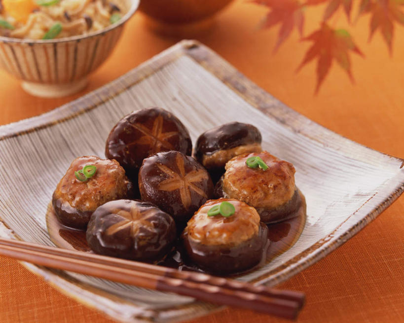 无人,横图,俯视,室内,特写,白天,烹饪,餐桌,筷子,桌子,蔬菜,餐具,许多,阴影,新鲜,光线,碟子,盘,影子,菌菇,香菇,日本料理,料理,食品,很多,菌类,文化,传统,菜肴,美食,食物,盘子,碟,日式料理,日式,食用菌,佳肴,有机食品,绿色食品,餐台,礼节,礼仪,进餐用具,彩图,高角度拍摄