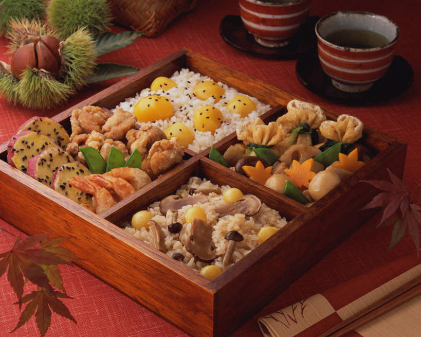 米饭,无人,横图,俯视,室内,特写,白天,烹饪,餐桌,桌子,蔬菜,许多,阴影,新鲜,光线,木制,木盒,影子,菌菇,蘑菇,板栗,栗子,日本料理,料理,食品,坚果,毛栗子,饭,很多,菌类,菜肴,美食,食物,黄色,木制品,容器,日式料理,日式,食用菌,佳肴,有机食品,绿色食品,餐台,储藏,五谷,储存,毛栗,栗果,栗楔,彩图,高角度拍摄,贮存