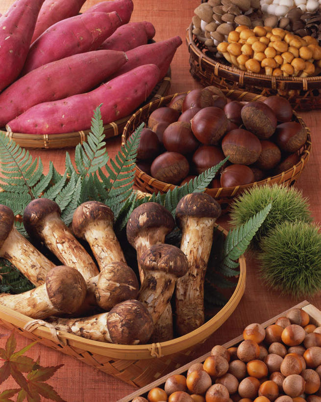 无人,交叉,竖图,俯视,室内,特写,白天,烹饪,餐桌,桌子,竹子,红薯,蔬菜,许多,阴影,竹制,新鲜,编织,光线,篮子,影子,日本料理,料理,食品,坚果,很多,菜肴,美食,食物,竹篮,日式料理,干果,日式,佳肴,有机食品,绿色食品,餐台,竹条,交织,竹制品,穿插,银杏,白果,山芋,甘薯,番薯,地瓜,彩图,高角度拍摄