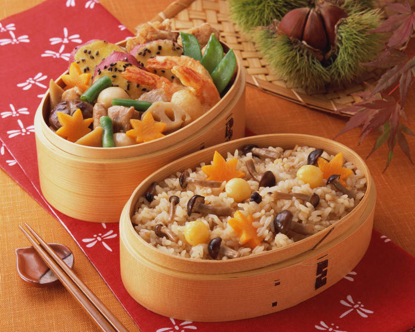 蒸笼,米饭,无人,横图,俯视,室内,特写,白天,烹饪,餐桌,筷子,桌子,蔬菜,餐具,厨具,阴影,竹制,新鲜,光线,影子,菌菇,蘑菇,板栗,栗子,日本料理,料理,食品,坚果,毛栗子,饭,菌类,文化,传统,菜肴,美食,食物,黄色,日式料理,日式,食用菌,佳肴,有机食品,绿色食品,餐台,礼节,五谷,竹制品,笼屉,礼仪,烹饪用具,毛栗,栗果,栗楔,进餐用具,烹调用具,烹调,彩图,高角度拍摄