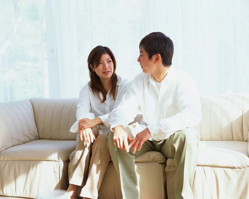 东方人,两个人,坐,说,横图,室内,白天,正面,爱情,讨论,幸福,沙发,亚洲,服装,浪漫,注视,休闲装,黄种人,衣服,观察,看,休闲,温暖,温馨,休闲服,恩爱,恋人,服饰,观看,和睦,察看,关注,美好,布艺沙发,交流,男人,男性,年轻男性,年轻女性,女人,女性,亚洲人,情侣,沟通,讲话,交谈,商讨,说话,谈话,坐着,半身,彩图,伴侣,融洽