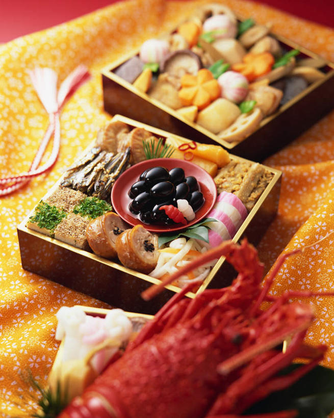 海鲜,龙虾,清酒,无人,竖图,俯视,室内,特写,白天,烹饪,蔬菜,阴影,黄色背景,新鲜,光线,木制,木盒,扇子,影子,折扇,纸扇,虾,鱼卵,日本料理,料理,食品,酒类,清凉,鱼籽,凉爽,文化,水产,菜肴,美食,海洋生物,酒,食物,饮料,木制品,容器,日式料理,日式,摄影,佳肴,有机食品,绿色食品,影棚,储藏,储存,水生动物,海产品,水生物,海底动物,撒扇,彩图,高角度拍摄,影棚拍摄,拍摄,贮存,传统文化