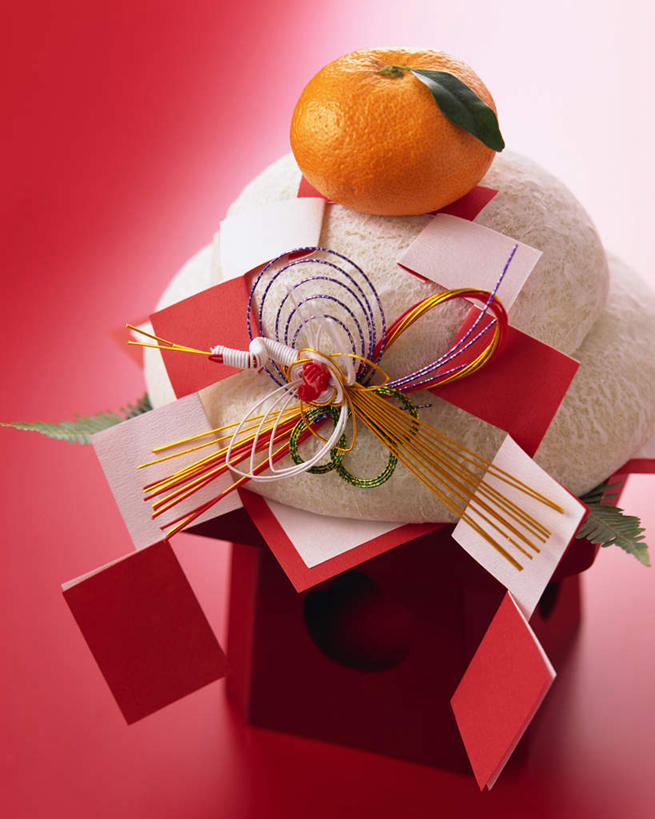 无人,竖图,俯视,室内,特写,白天,烹饪,餐桌,桌子,柑橘,水果,一堆,许多,阴影,堆叠,堆积,红色背景,节日,新鲜,光线,影子,生食,日本料理,料理,食品,年糕,果实,很多,文化,菜肴,美食,食物,黄色,日式料理,祈祷,日式,许愿,摄影,佳肴,有机食品,绿色食品,影棚,餐台,纪念,堆,祈求,祭祀,镜饼,平安,橘子,桔子,橙子,橙,彩图,高角度拍摄,影棚拍摄,拍摄,传统文化