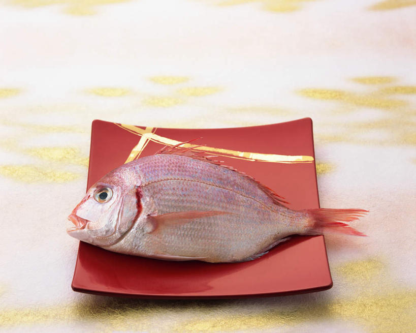 海鲜,无人,横图,俯视,室内,特写,白天,烹饪,餐桌,桌子,餐具,一条,阴影,光线,碟子,盘,影子,日本料理,料理,食品,鲷鱼,水产,菜肴,美食,海洋生物,食物,盘子,碟,日式料理,日式,佳肴,餐台,鲷,加吉鱼,铜盆鱼,水生动物,海产品,水生物,海底动物,班加吉,加真鲷,彩图,高角度拍摄