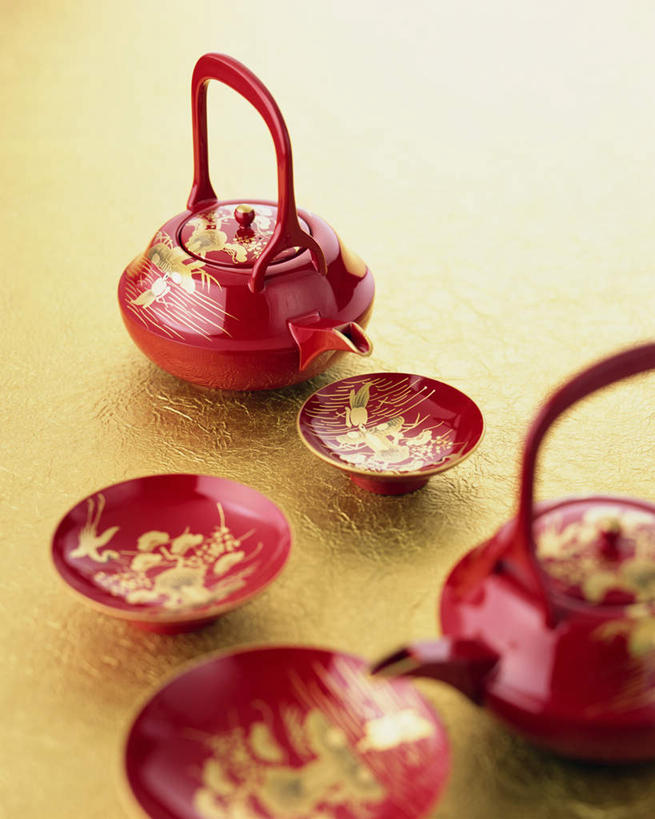 无人,竖图,俯视,室内,特写,白天,餐桌,桌子,静物,阴影,黄色背景,光线,壶,影子,陶瓷,陶瓷制品,水壶,红色,茶壶,容器,碗,摄影,影棚,餐台,储藏,储存,彩图,高角度拍摄,影棚拍摄,拍摄,贮存