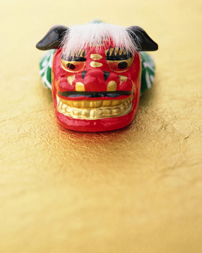 无人,竖图,俯视,室内,特写,白天,绘画,餐桌,桌子,静物,雕塑,阴影,黄色背景,艺术,装饰,光线,彩绘,瓷器,雕刻,雕像,影子,陶瓷,一个,工艺品,摄影,影棚,单个,餐台,纪念,美术,陶艺,主题,陈列,功能,美学,彩釉,画画,彩图,高角度拍摄,全身,影棚拍摄,拍摄