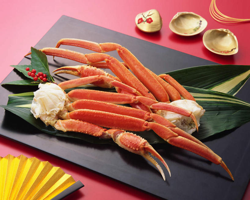 蟹,无人,横图,俯视,室内,特写,白天,烹饪,餐桌,桌子,餐具,阴影,红色背景,光线,螃蟹,碟子,盘,扇子,影子,折扇,纸扇,日本料理,料理,食品,清凉,凉爽,文化,菜肴,美食,食物,一个,红色,盘子,碟,日式料理,日式,摄影,佳肴,影棚,单个,餐台,撒扇,彩图,高角度拍摄,影棚拍摄,拍摄,传统文化