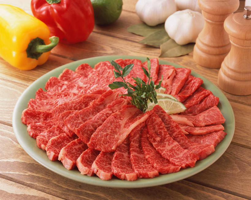 无人,横图,俯视,室内,特写,白天,烹饪,餐桌,桌子,芹菜,蔬菜,餐具,叶子,阴影,新鲜,光线,叉子,刀叉,刀子,碟子,盘,影子,肉,日本料理,牛肉,料理,食品,绿叶,菜肴,美食,肉类,食物,盘子,碟,日式料理,日式,嫩叶,佳肴,有机食品,绿色食品,餐台,餐刀,肉食,餐叉,豆瓣菜,根芹菜,根洋芹,球根塘蒿,水蔊菜,水田芥菜,水茼蒿,西洋菜,叶,叶片,进餐用具,药芹,水芹,旱芹,彩图,高角度拍摄