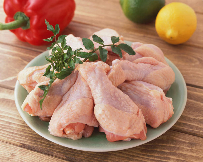 无人,横图,俯视,室内,特写,白天,烹饪,餐桌,桌子,芹菜,蔬菜,餐具,叶子,阴影,新鲜,光线,叉子,刀叉,刀子,碟子,盘,影子,肉,日本料理,牛肉,料理,食品,绿叶,菜肴,美食,肉类,食物,盘子,碟,日式料理,日式,嫩叶,佳肴,有机食品,绿色食品,餐台,餐刀,肉食,餐叉,豆瓣菜,根芹菜,根洋芹,球根塘蒿,水蔊菜,水田芥菜,水茼蒿,西洋菜,叶,叶片,进餐用具,药芹,水芹,旱芹,彩图,高角度拍摄