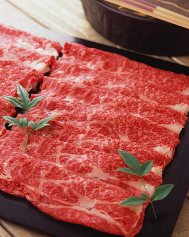 无人,竖图,俯视,室内,特写,白天,烹饪,餐桌,桌子,芹菜,蔬菜,餐具,叶子,阴影,新鲜,光线,叉子,刀叉,刀子,碟子,盘,影子,肉,日本料理,牛肉,料理,食品,绿叶,菜肴,美食,肉类,食物,盘子,碟,日式料理,日式,嫩叶,佳肴,有机食品,绿色食品,餐台,餐刀,肉食,餐叉,豆瓣菜,根芹菜,根洋芹,球根塘蒿,水蔊菜,水田芥菜,水茼蒿,西洋菜,叶,叶片,进餐用具,药芹,水芹,旱芹,彩图,高角度拍摄