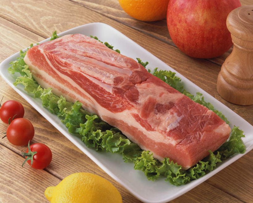 无人,横图,俯视,室内,特写,白天,烹饪,餐桌,桌子,芹菜,蔬菜,餐具,叶子,阴影,新鲜,光线,叉子,刀叉,刀子,碟子,盘,影子,肉,日本料理,牛肉,料理,食品,绿叶,菜肴,美食,肉类,食物,盘子,碟,日式料理,日式,嫩叶,佳肴,有机食品,绿色食品,餐台,餐刀,肉食,餐叉,豆瓣菜,根芹菜,根洋芹,球根塘蒿,水蔊菜,水田芥菜,水茼蒿,西洋菜,叶,叶片,进餐用具,药芹,水芹,旱芹,彩图,高角度拍摄