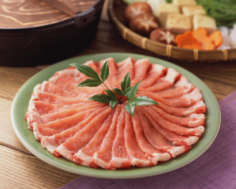 无人,横图,俯视,室内,特写,白天,烹饪,餐桌,桌子,芹菜,蔬菜,餐具,叶子,阴影,新鲜,光线,叉子,刀叉,刀子,碟子,盘,影子,肉,日本料理,牛肉,料理,食品,绿叶,菜肴,美食,肉类,食物,盘子,碟,日式料理,日式,嫩叶,佳肴,有机食品,绿色食品,餐台,餐刀,肉食,餐叉,豆瓣菜,根芹菜,根洋芹,球根塘蒿,水蔊菜,水田芥菜,水茼蒿,西洋菜,叶,叶片,进餐用具,药芹,水芹,旱芹,彩图,高角度拍摄