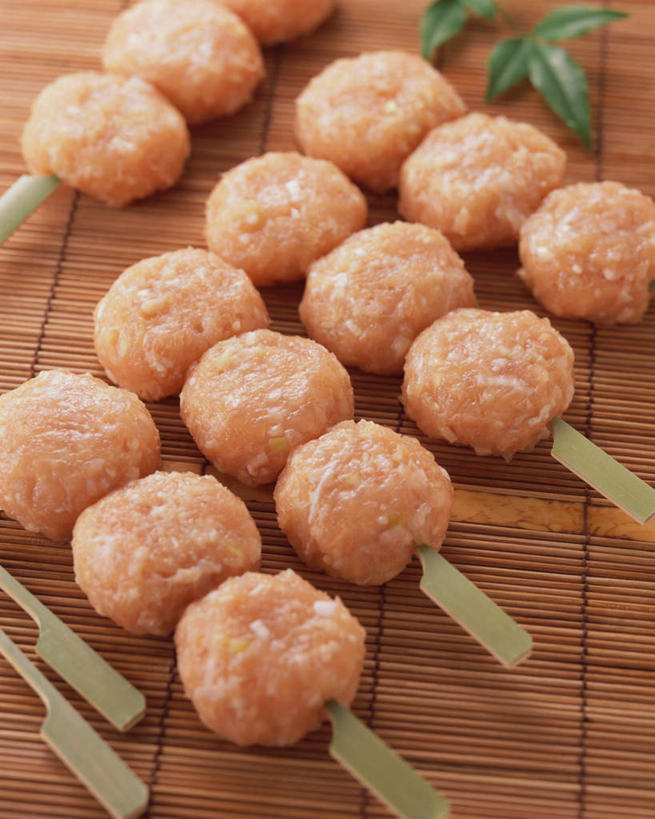 无人,竖图,俯视,室内,特写,白天,烹饪,餐桌,桌子,芹菜,蔬菜,餐具,叶子,阴影,新鲜,光线,叉子,刀叉,刀子,碟子,盘,影子,肉,日本料理,牛肉,料理,食品,绿叶,菜肴,美食,肉类,食物,盘子,碟,日式料理,日式,嫩叶,佳肴,有机食品,绿色食品,餐台,餐刀,肉食,餐叉,豆瓣菜,根芹菜,根洋芹,球根塘蒿,水蔊菜,水田芥菜,水茼蒿,西洋菜,叶,叶片,进餐用具,药芹,水芹,旱芹,彩图,高角度拍摄