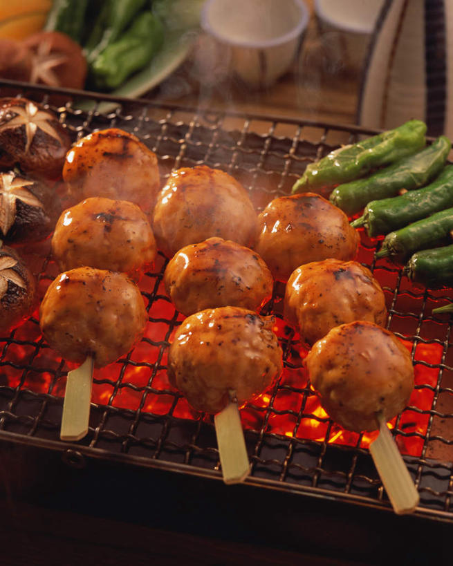 无人,竖图,俯视,室内,特写,白天,烹饪,餐桌,桌子,芹菜,蔬菜,餐具,叶子,阴影,新鲜,光线,叉子,刀叉,刀子,碟子,盘,影子,肉,日本料理,牛肉,料理,食品,绿叶,菜肴,美食,肉类,食物,盘子,碟,日式料理,日式,嫩叶,佳肴,有机食品,绿色食品,餐台,餐刀,肉食,餐叉,豆瓣菜,根芹菜,根洋芹,球根塘蒿,水蔊菜,水田芥菜,水茼蒿,西洋菜,叶,叶片,进餐用具,药芹,水芹,旱芹,彩图,高角度拍摄