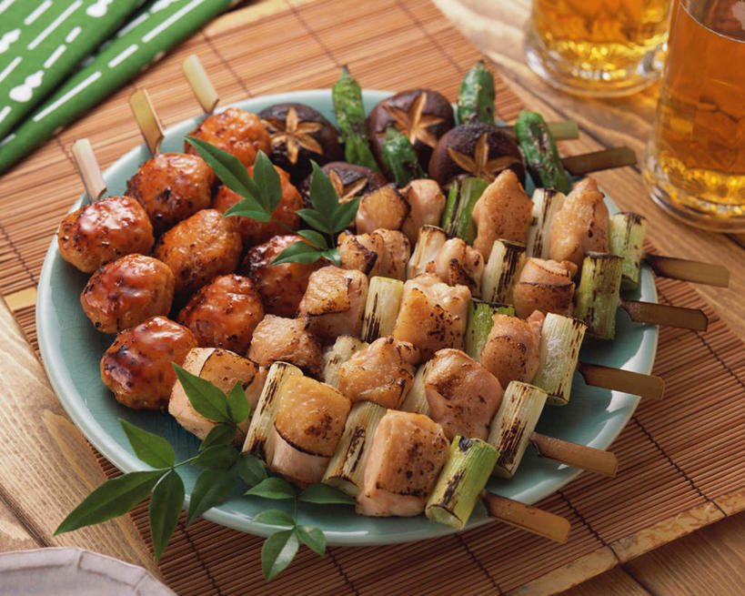 无人,横图,俯视,室内,特写,白天,烹饪,餐桌,桌子,芹菜,蔬菜,餐具,叶子,阴影,新鲜,光线,叉子,刀叉,刀子,碟子,盘,影子,肉,日本料理,牛肉,料理,食品,绿叶,菜肴,美食,肉类,食物,盘子,碟,日式料理,日式,嫩叶,佳肴,有机食品,绿色食品,餐台,餐刀,肉食,餐叉,豆瓣菜,根芹菜,根洋芹,球根塘蒿,水蔊菜,水田芥菜,水茼蒿,西洋菜,叶,叶片,进餐用具,药芹,水芹,旱芹,彩图,高角度拍摄