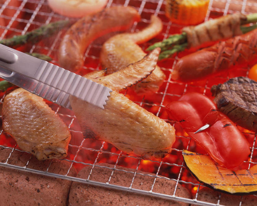 无人,横图,俯视,室内,特写,白天,烹饪,烧烤,热情,餐桌,桌子,辣椒,蔬菜,火,金属制品,阴影,新鲜,光线,金属,火焰,影子,鸡肉,肉,日本料理,牛肉,料理,食品,烤架,烤肉,燃烧,菜肴,美食,肉类,食物,夹子,日式料理,日式,铁架,佳肴,有机食品,绿色食品,餐台,肉食,彩椒,辣角,红海椒,大椒,辣虎,广椒,甜椒,柿子椒,辣子,海椒,番椒,灯笼椒,彩图,高角度拍摄