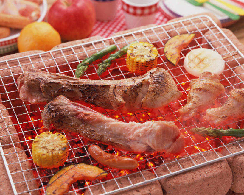 无人,横图,俯视,室内,特写,白天,烹饪,烧烤,热情,玉米,餐桌,桌子,蔬菜,火,阴影,新鲜,光线,棒子,火焰,影子,玉蜀黍,鸡肉,肉,日本料理,料理,食品,烤架,烤肉,燃烧,菜肴,美食,肉类,食物,日式料理,日式,铁架,佳肴,有机食品,绿色食品,餐台,苞米,苞芦,肉食,苞谷,包谷,大蜀黍,番麦,薏米包,玉高粱,玉麦,珍珠米,彩图,高角度拍摄