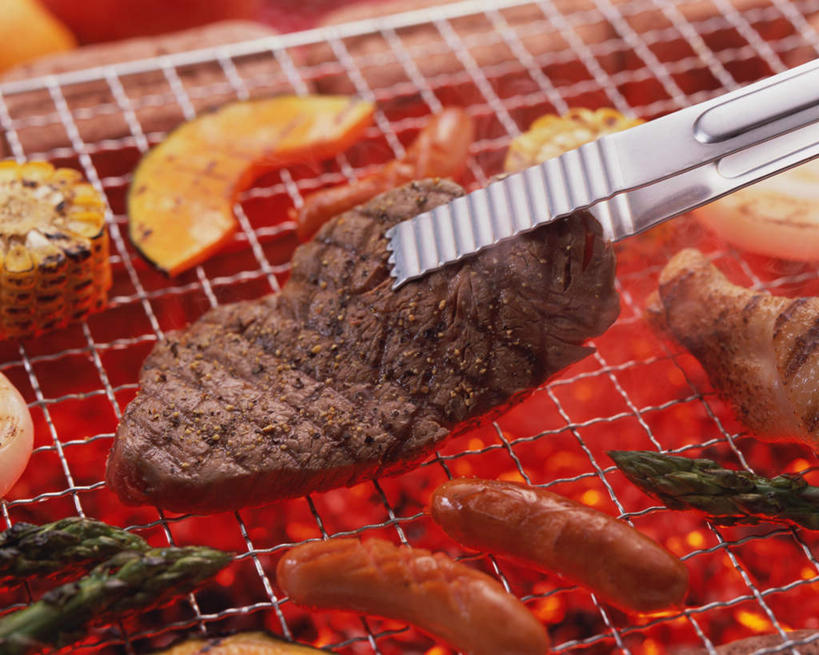 无人,横图,俯视,室内,特写,白天,烹饪,烧烤,热情,餐桌,桌子,芦笋,蔬菜,火,金属制品,阴影,新鲜,光线,金属,火焰,影子,肉,香肠,日本料理,牛肉,料理,食品,烤架,腊肠,烤肉,燃烧,菜肴,美食,肉类,食物,夹子,日式料理,日式,铁架,佳肴,有机食品,绿色食品,餐台,肉食,猪尾巴,药鸡豆子,石刁柏,蚂蚁杆,龙须菜,狼尾巴根,彩图,高角度拍摄