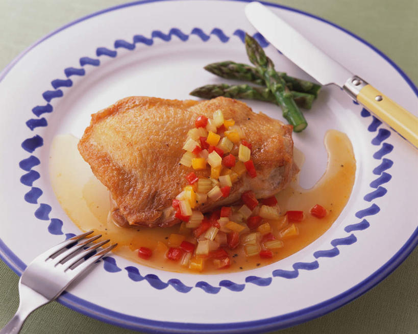 无人,横图,俯视,室内,特写,白天,烹饪,餐桌,桌子,芦笋,蔬菜,餐具,阴影,新鲜,光线,叉子,刀叉,刀子,碟子,盘,影子,鸡肉,肉,日本料理,料理,食品,菜肴,美食,肉类,食物,盘子,碟,日式料理,日式,佳肴,有机食品,绿色食品,餐台,餐刀,肉食,餐叉,进餐用具,猪尾巴,药鸡豆子,石刁柏,蚂蚁杆,龙须菜,狼尾巴根,彩图,高角度拍摄