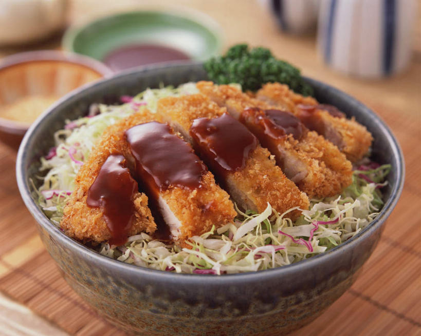 面食,面条,无人,横图,俯视,室内,特写,白天,烹饪,餐桌,桌子,叶子,阴影,光线,影子,陶瓷,香菜,调料,酱料,酱汁,面,肉,汤,佐料,日本料理,料理,食品,绿叶,陶瓷制品,调味品,调味料,猪肉,酱,菜肴,美食,肉类,食物,容器,碗,日式料理,日式,嫩叶,佳肴,餐台,储藏,储存,肉食,胡菜,香荽,原荽,园荽,芫荽,豚肉,胡荽,莞荽,芫茜,芫蓿,莚葛草,莚荽菜,叶,叶片,彩图,高角度拍摄,贮存