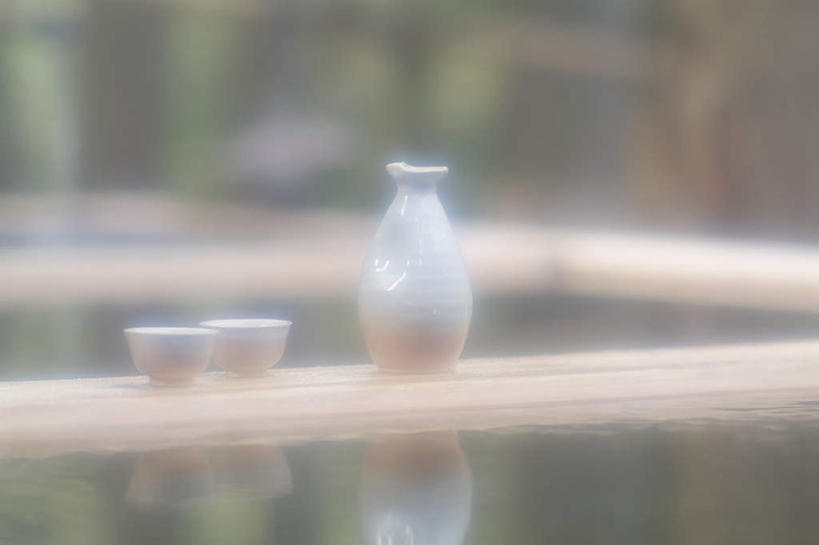 无人,栏杆,横图,室内,特写,白天,正面,温泉,雾,静物,杯子,沸腾,朦胧,模糊,蒸汽,纺织物,木桶,桶,陶瓷,围栏,陶瓷制品,水蒸气,雾气,护栏,酒瓶,瓶子,容器,水杯,毛巾,清洁,温暖,泉水,温和,储藏,保暖,气体,储存,透气,防水,蒸发,储水,耐磨,吸水,地热,茶杯,彩图,贮存,清酒瓶