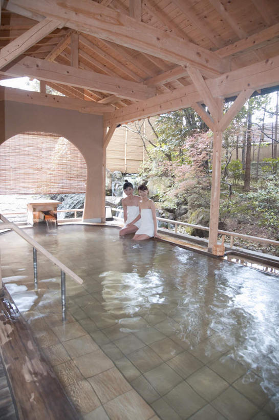 东方人,两个人,伙伴,朋友,坐,竖图,室外,白天,正面,浴袍,友谊,温泉,雾,亚洲,沸腾,蒸汽,纺织物,水蒸气,雾气,注视,黄种人,毛巾,观察,看,清洁,温暖,泉水,温和,观看,保暖,气体,察看,关注,透气,防水,蒸发,储水,耐磨,吸水,地热,友情,年轻女性,女人,女性,亚洲人,坐着,彩图,全身,汤帷子,浴衣