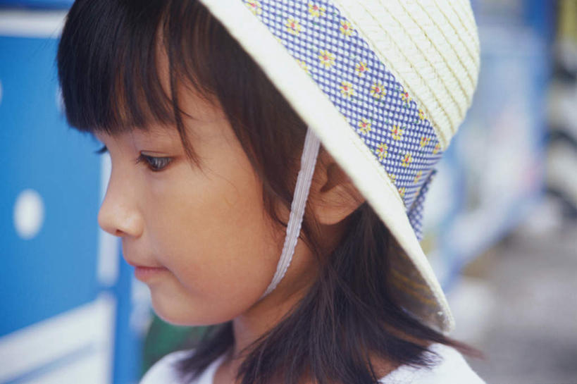 东方人,儿童,一个人,站,笑,微笑,横图,室外,特写,白天,正面,纯洁,帽子,亚洲,仅一个女性,仅一个人,戴,服装,草帽,注视,休闲装,黄种人,小孩,衣服,观察,看,站着,仅一个小孩,休闲,休闲服,可爱,童年,童趣,服饰,观看,戴着,察看,关注,童真,烂漫,无邪,天真,女孩,女人,女性,亚洲人,孩子,半身,彩图,女生